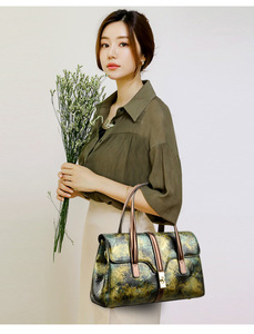 Nuevo Bolso de Mujer Elegante de Gran Capacidad en Cuero PU de Alta Gama con Cierre de Cremallera y Asa, Ideal para Madres de Mediana Edad - Product Image 4