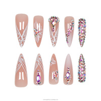 Tendances européennes et américaines en matière de faux ongles : motifs floraux pré-faits avec strass, ongles à presser, ongles artificiels