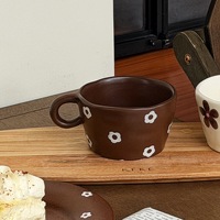 Tasse à café en céramique à motif floral dessiné à la main, faite à la main, irrégulière, à large ouverture, pour le petit-déjeuner, le lait et les boissons chaudes