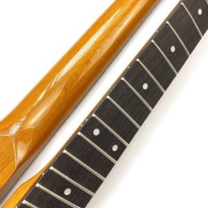 Mástil de guitarra ST de arce liso tostado con acabado nitro brillante de 22 trastes con diapasón de palisandro - Product Image 4