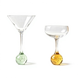 Set di 2 Bicchieri da Martini e Cocktail Raymond con Base Colorata, 9.6oz e 8oz, per Bar Domestico e Feste - Product Image 1