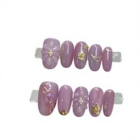 Fournisseur direct d'usine, vente en gros de faux ongles courts en acrylique faits à la main avec un design de fleurs 3D sculptées