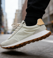 Zapatillas deportivas casuales para hombre con característica de aumento de altura, forro de cuero blanco para invierno, parte superior de tela genuina, patrón sólido, característica iluminada