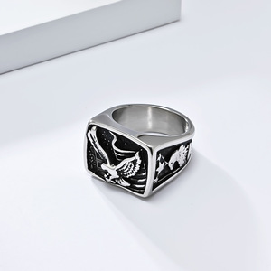 Anillo de águila para hombre, aleación de zinc y acero, diseño de águila calva americana dorada, joyería de regalo - Product Image 4