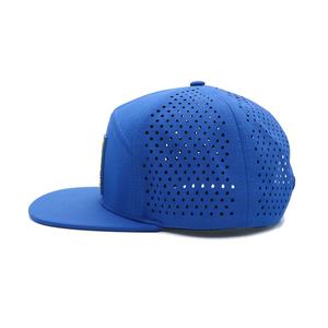 Casquette de baseball personnalisée à 7 panneaux en caoutchouc PVC avec logo, imperméable, perforée au laser, haute qualité, à visière plate - Product Image 3