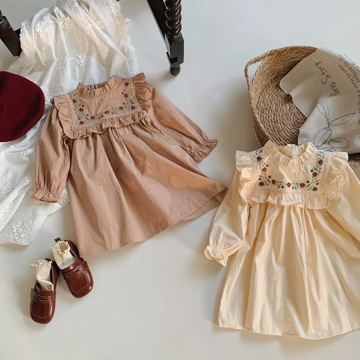 Nuovo vestito a maniche lunghe da festa per bambini in stile coreano vestito personalizzato ricamato con colletto quadrato in cotone 100% Vintage per bambina