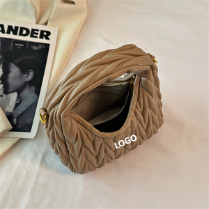 Bolso de Hombro/Bandolera Casual Ligero e Impermeable de PU con Cierre de Cremallera y Patrón de Letras de Lujo Ligero para Mujer - Product Image 3