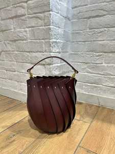Sac à main en cuir de vache véritable de style artisanal vintage, sac à bandoulière pour femmes, sac à main de créateur de niche - Product Image 2