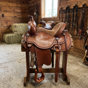Sillín de caballo de carreras inglés de cuero de búfalo auténtico BS International NA84 con soporte OEM, estructura de madera, herrajes SUS304, resistente al agua y ecológico. - Product Image 1