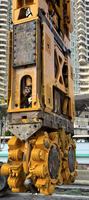 Machine de construction pour fondations profondes, trancheuse à moteur avec boîte de vitesses pour une puissance de creusement élevée et un travail de tranchage efficace
