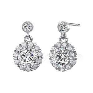 Pendientes redondos de Plata de Ley 925, con diamantes de moissanita y flores - Product Image 1
