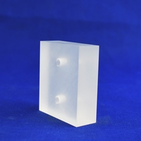 Plaque de quartz avec trous filetés internes, pureté SiO2 99,99 %, résistante aux hautes températures, sur mesure pour équipement de laboratoire et semi-conducteurs