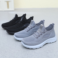 Nouvelles baskets décontractées respirantes en tissu tissé pour hommes, style Old Beijing, antidérapantes, à semelle souple, chaussures de marche pour papa en coton
