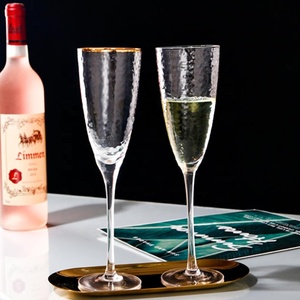 Copas de <span class=keywords><strong>Vino</strong></span> Tinto de Cristal de Lujo Marca Qiaoqi, Estilo Europeo Triangular con Borde Dorado y Diseño Martillado, Directo de Fábrica - Product Image 5