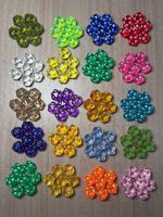 Dados acrílicos transparentes multicolor de 20 caras para juegos de rol de mesa (RPG) con números poliédricos.
