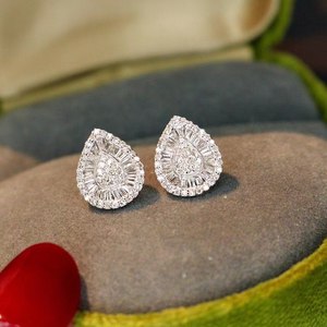 Orecchini pendenti a forma di pera per donna, gioielli per le orecchie alla moda, dolci ed eleganti, in stile scintillante - Product Image 1