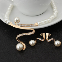 Ensemble de bijoux vintage RisingMoon, collier et boucles d'oreilles en perles et cristaux pour mariage, ensemble de bijoux de mariée