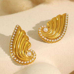 ต่างหูแบบหนีบรูปปีก ประดับมุกและคริสตัล สีทอง สำหรับผู้หญิง เหมาะสำหรับงานปาร์ตี้ เครื่องประดับแฟชั่น - Product Image 2