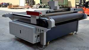 Máquina <span class=keywords><strong>de</strong></span> corte con cuchilla oscilante y sistema CCD 1625 1610, Router CNC 3D para letreros <span class=keywords><strong>de</strong></span> espuma, madera, gabinetes, corte <span class=keywords><strong>de</strong></span> madera contrachapada, cortadora <span class=keywords><strong>de</strong></span> espuma CNC - Product Image 3