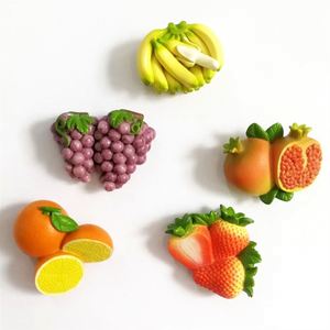Ensemble d'aimants réalistes en résine moulée pour réfrigérateur, fruits décoratifs 3D (raisin, fraise, durian, fruit du dragon) pour organisation de cuisine - Product Image 2