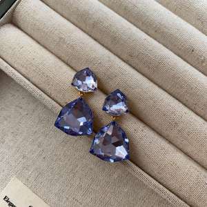 Pendientes de Luz Prismática Brillantes con Corte Trillón Colorido en Diseño Geométrico Colgante, Joyería de Lujo de Alta Gama - Product Image 5