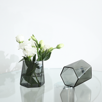 Vase en verre de conception nordique moderne décoration de table de luxe simple pour la maison matériau borosilicate hydroponique vente en gros Bar Mitzvah