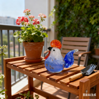 Ornement de mascotte de coq en verre moderne et écologique, figurine animale unique avec corps en verre texturé et décoration artistique en plumes