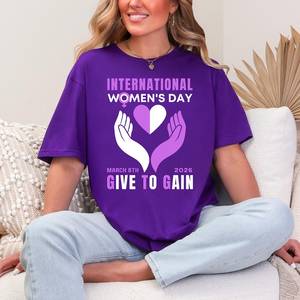 T-shirt per la Giornata Internazionale della Donna 2026, modello Give To Gain, in cotone viola, casual, girocollo, a maniche corte, stampata, abbigliamento da donna - Product Image 3