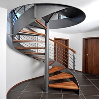Escalier en colimaçon central intérieur moderne sur mesure Anewson pour villa, structure en acier galvanisé, garde-corps en fer forgé, bois massif