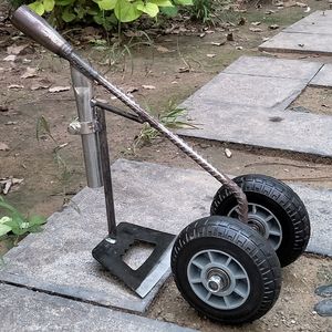 Outil de désherbage d'herbe de jardin en acier au carbone Houe de creusement de sol en métal forgé Agriculture Ferme Charrue <span class=keywords><strong>à</strong></span> main 2 roues 3 en 1 Houe agricole - Product Image 1