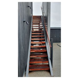 Scala a U in Acciaio Prima con Gradini in Legno, Monotrave <span class=keywords><strong>e</strong></span> Ringhiera in Vetro - Scala Flottante - Product Image 6