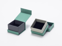 Boîte à bijoux en papier vert texturé en carton rigide avec logo personnalisé pour bague, boucles d'oreilles, collier
