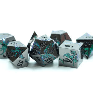 Set di dadi 7 pezzi fatti a mano in Mica verde drago materiale poliedrico in lega di zinco con Design unico drago - Product Image 3