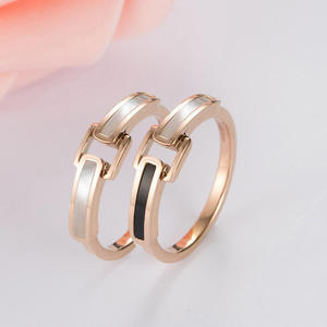 Neues Design Mode Damen Rosé<span class=keywords><strong>gold</strong></span> Verstellbarer Schmuck Gürtelschnalle Schwarz Weiß Muschel Edelstahl Ringe für Männer und Frauen - Product Image 1