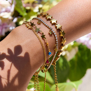 Bracelet à breloques tendance en acier inoxydable plaqué or 18 carats, design cœur et étoile colorés, bijoux unisexes - Product Image 3