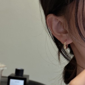 Pendientes Minimalistas de Plata de Ley S925 con Diseño de Croissant Coreano, Joyería de Oreja de Moda Retro Estilo Coreano - Product Image 3