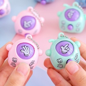 Meilleures ventes : <span class=keywords><strong>Accessoires</strong></span> de porte-clés, Jeu de devinettes, Ciseaux- Pierre-Papier-Ciseaux, Petits cadeaux créatifs, Jouets en capsule de poupée à lancer - Product Image 2