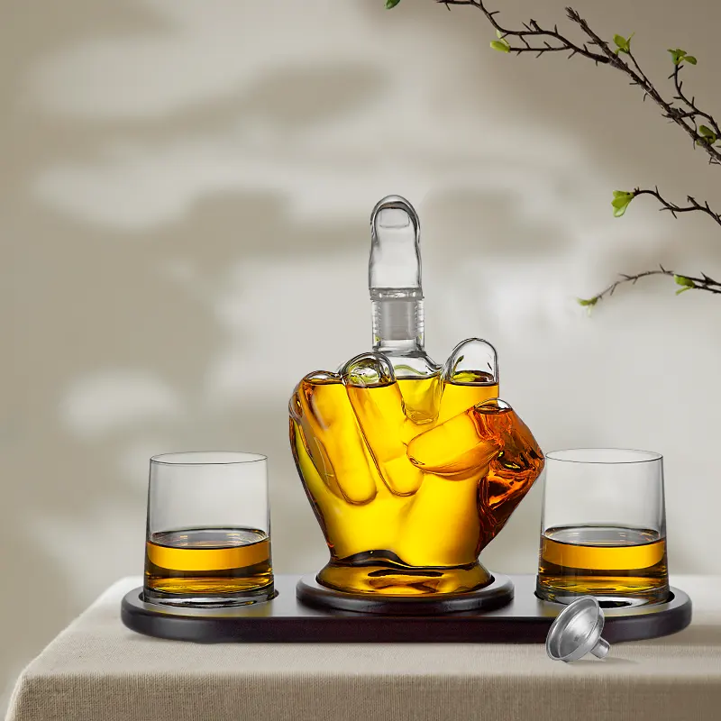 AIHPO21 Meilleure vente Nouveau 2024 Vente en gros Cadeau personnalisé en vrac Verre Whisky Bar Middle Finger Decanter Set avec Bullet Ice Cube