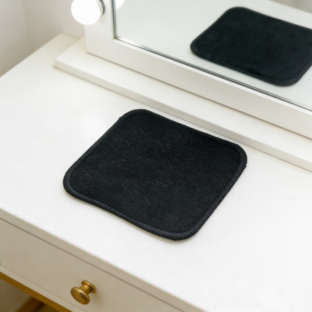 1 pezzo di struccante nero