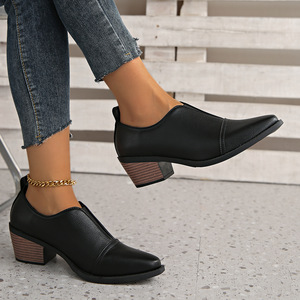 รองเท้าส้นเตี้ยทรงอังกฤษ ไซส์ใหญ่ ส้นกลาง แบบใหม่สำหรับฤดูใบไม้ร่วง ส้นหนา หัวแหลม ปากรองเท้าลึก หนังแท้ สำหรับผู้หญิง - Product Image 1
