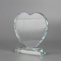 Pujiang usine en gros personnalisé blanc coeur sculpté au Laser cristal verre cadre Photo élégant trophée Souvenir