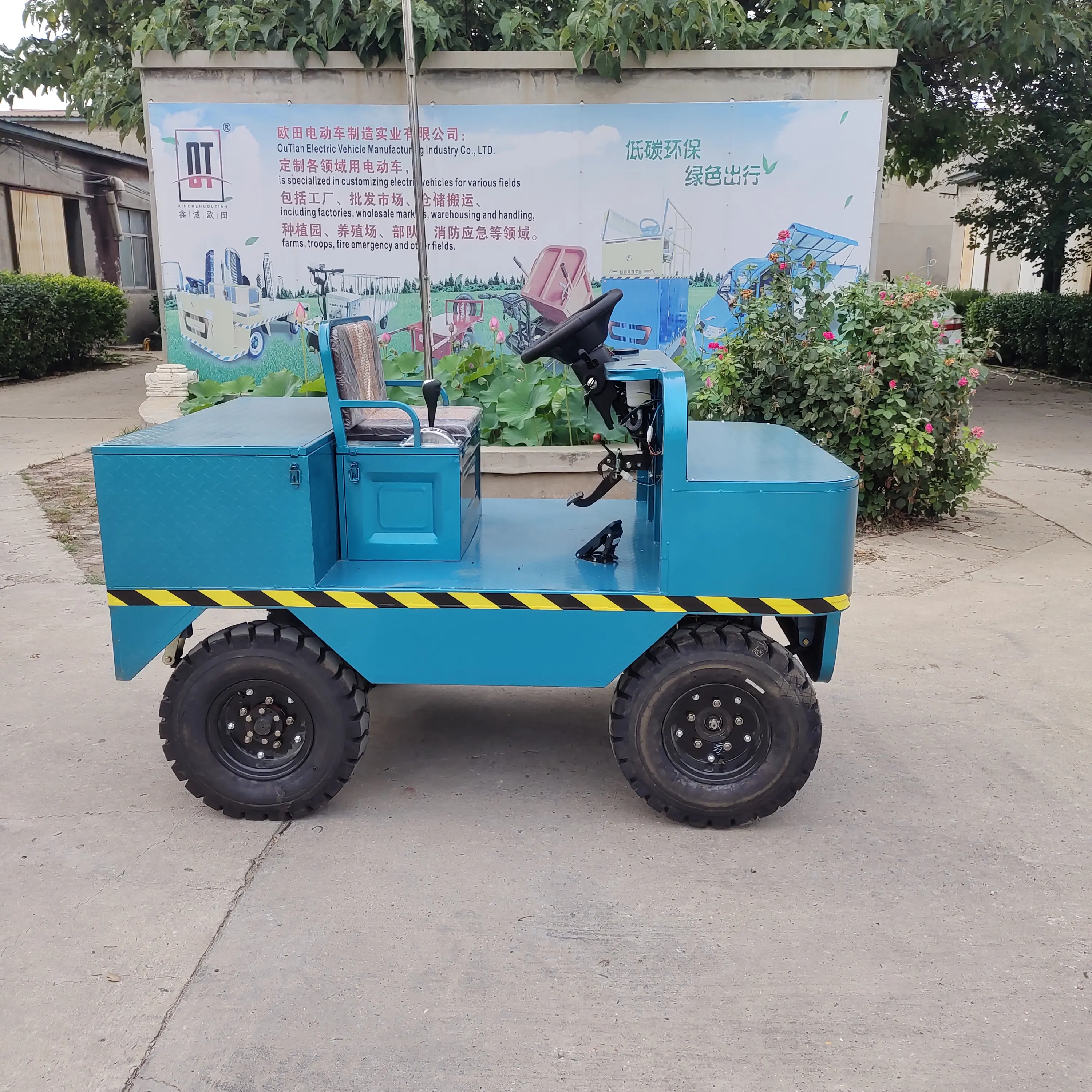 Four-Wheel Quiet Electric Flat Truck With Good Performance And Low Price Plant Warehouse Heavy High Power Tractor
