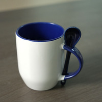 Vente en gros de tasses à thé en céramique de luxe pour Halloween, gravées, grandes, avec sublimation florale, logo personnalisé, compatibles lave-vaisselle et micro-ondes, personnalisables