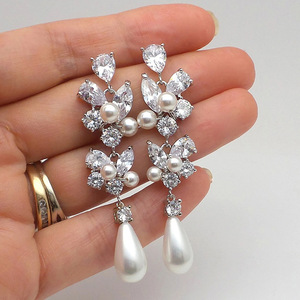 Orecchini Lunghi a Goccia con Perle e Foglie per Donne, Eleganti Gioielli per Orecchie in Stile Francese alla Moda - Product Image 4