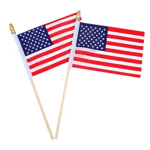 도매 폴리 에스터 미니 소형 4 "x 6" 모든 국가 손 잡고 깃발 우리 우리 미국 손 흔들기 작은 막대기 나무 기둥