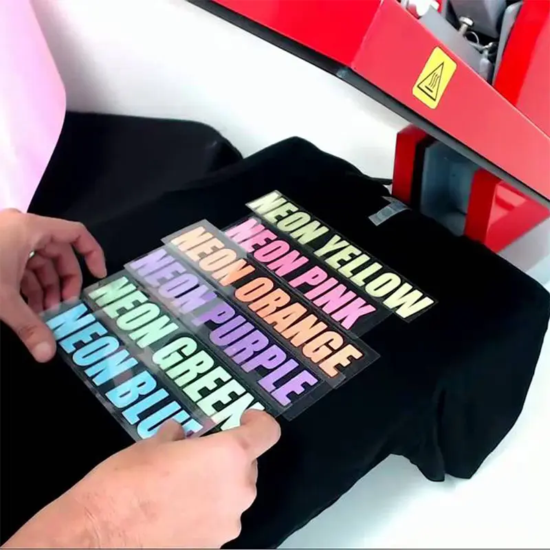 Hochwertige kunden spezifische Wärmeübertragungs-Vinyl-Wärme übertragungs etiketten Plast isol Heat Transfer Designs für T-Shirts