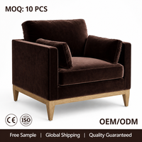 Fauteuil en velours Espresso avec base en chêne conique, chaise de loisirs moderne pour salon, maison, hôtel cinq étoiles, villa.