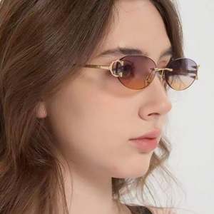 Lunettes de soleil ovales sans monture pour femmes, style rétro 2025, avec logo personnalisé, branches métalliques et verres dégradés, protection UV400 - Product Image 4