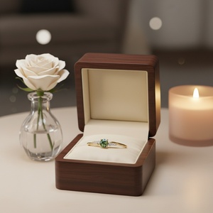 Anillo de Tres Piedras con Gemas Cultivadas en Laboratorio de Corte Redondo en Oro de 14K, Joyería Fina Personalizada para Aniversario, Regalo para Mujer - Product Image 1