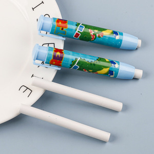 El pequeño dinosaurio presionó la goma de borrar de plástico, una herramienta de aprendizaje creativa sin polvo que no deja marcas. - Product Image 2